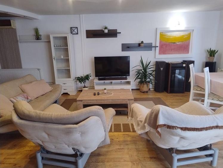 Casă cu 4 camere în Central