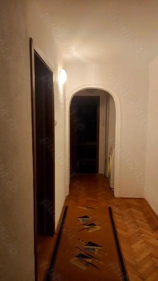 Apartament cu 4 camere decomandat în Otopeni