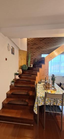 Apartament cu pod amenajat, complet mobilat, pe Strada Florilor - 12