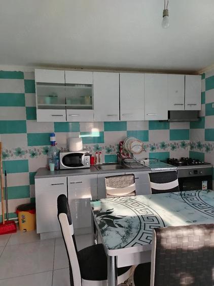 Casă cu 2 camere cu Teren 2000 Mp în Cârna