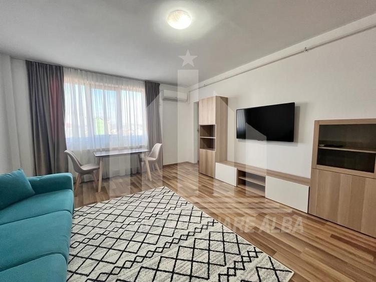 Apartament cu 2 camere decomandat, mobilat în Central