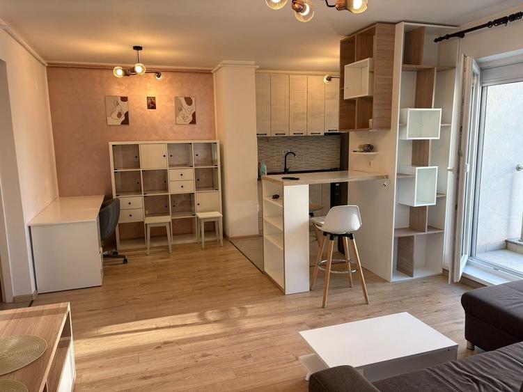 Apartament cu 2 camere decomandat, mobilat în Tractorul