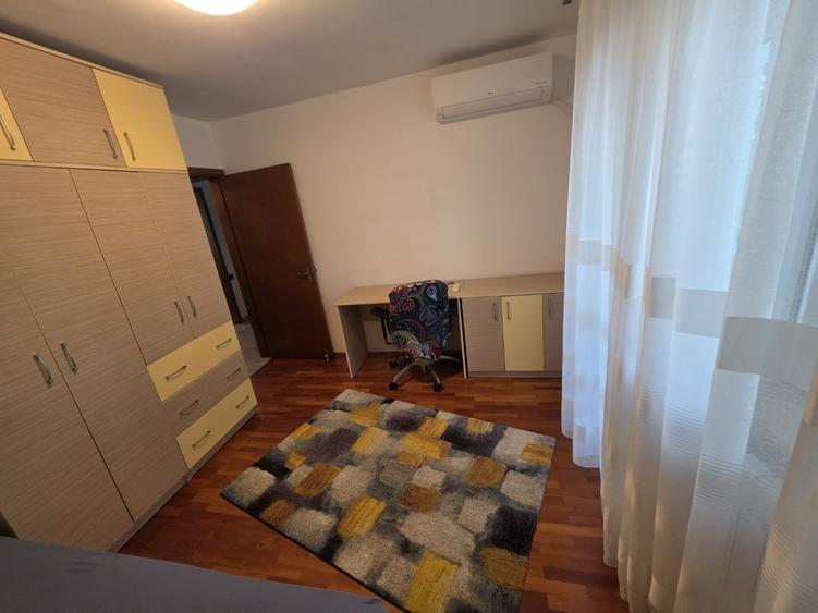 Apartament cu 4 camere decomandat în Fundeni
