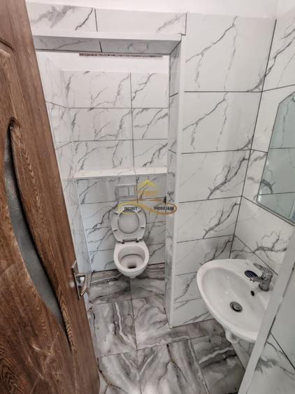Casă individuală cu 6 camere cu Canalizare în Central