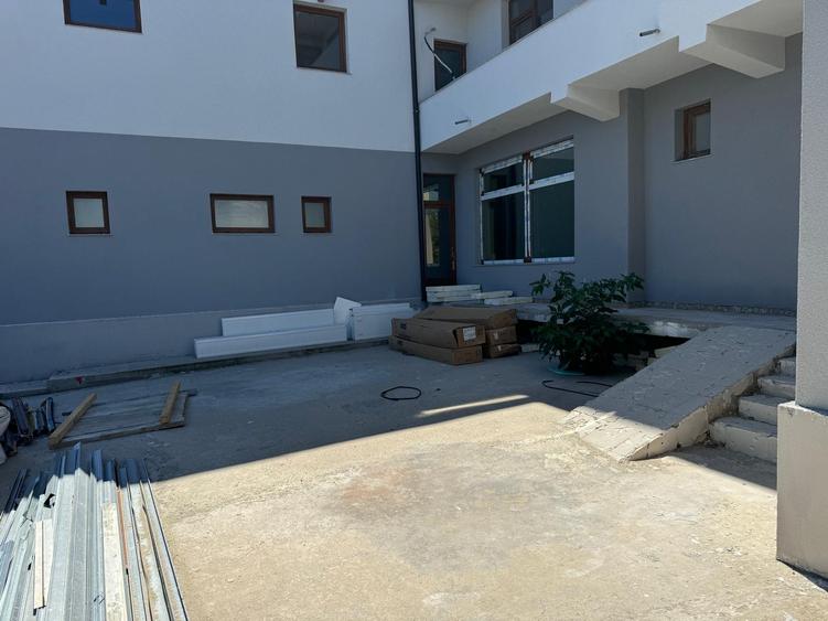 Vânzare/Inchiriere Azil Modern în Techirghiol - Parter + 3 Etaje - 12