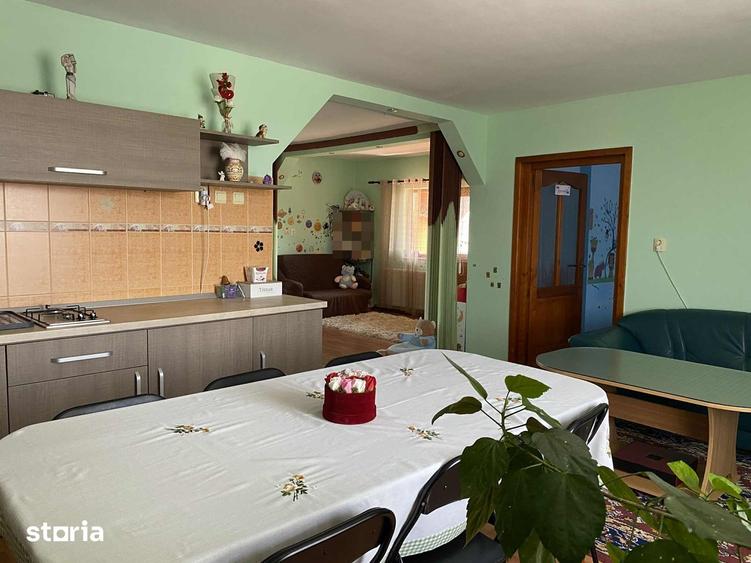 Casă cu 5 camere cu Teren 1000 Mp în Central