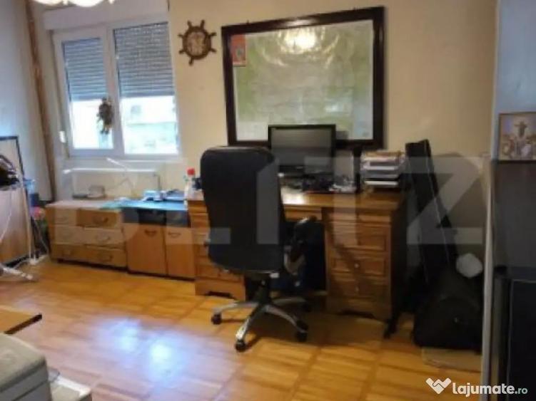 Proprietate Exclusivista: 2 Case, Piscina ?i Teren de Ten - 11