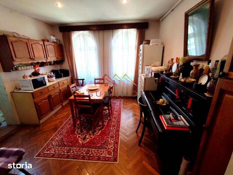 Casă cu 10 camere cu Teren 355 Mp în Ana Ipătescu