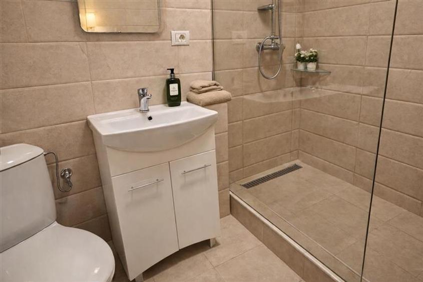 Pet friendly! Garsoniera cocheta si primitoare in Centrul Istoric Brasov - 3