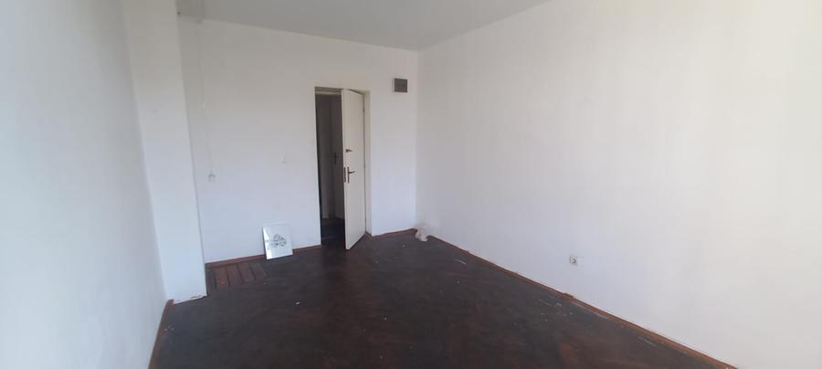 Apartament cu 3 camere semidecomandat în Calea Victoriei