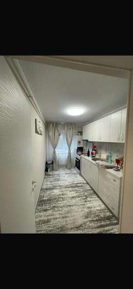 Apartament cu 3 camere decomandat în Exterior Vest