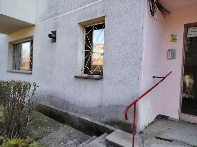 Apartament 2 camere semi decomandate zona Scoala 10 parter - 4