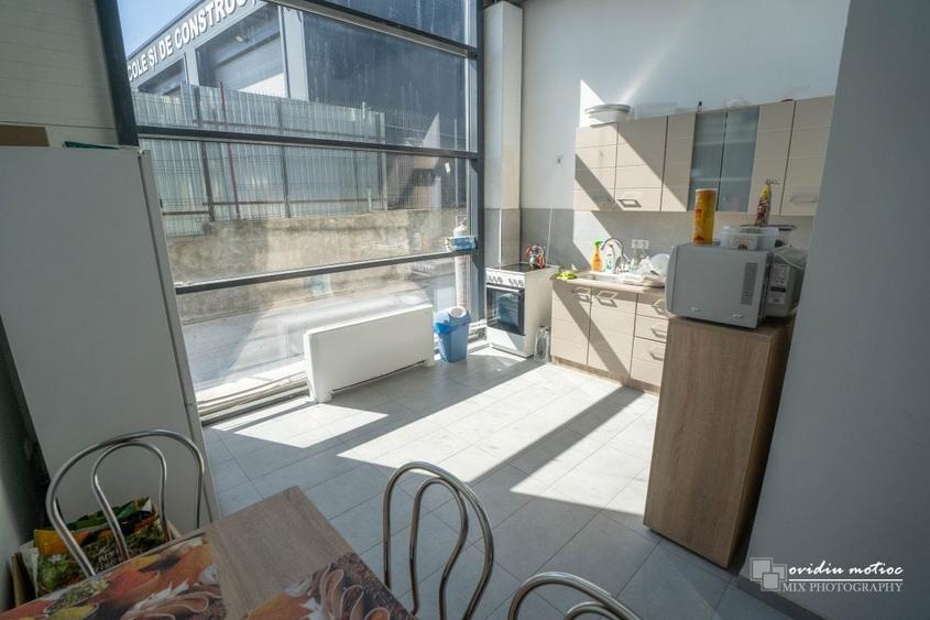 Showroom, birouri si depozit - 7