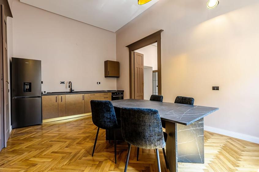 Apartament ULTRACENTRAL cu 3 camere, la cheie, renovat recent - 4