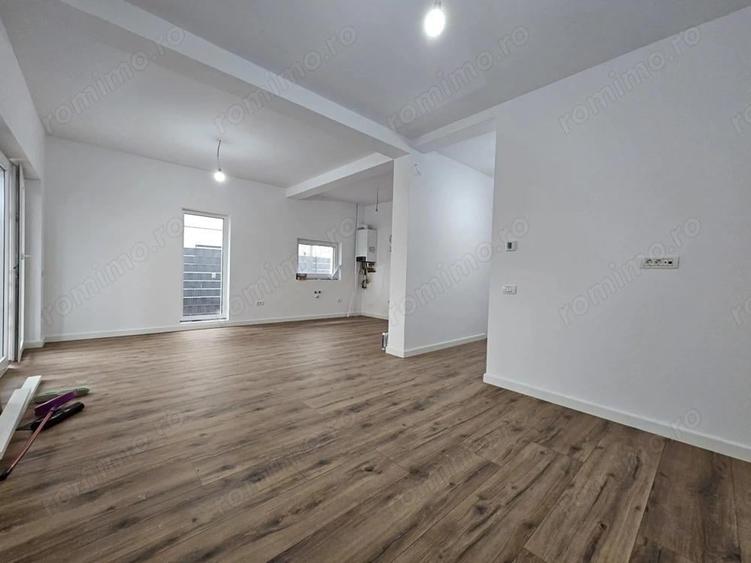 Despartit prin casa scarii! Zona buna! Asfalt! Toate utilitatile! - 8