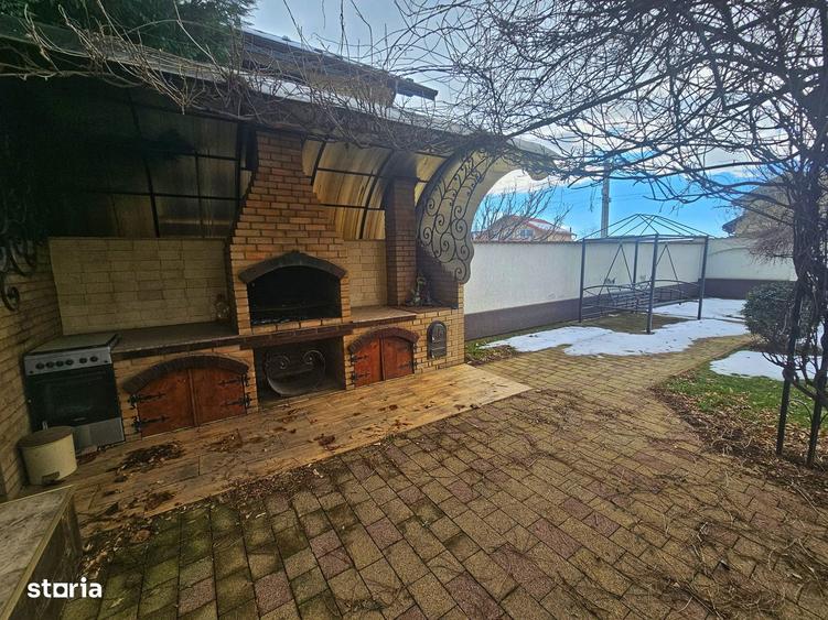 Vila spa?ioasa Strejnicu S+P+1E+M, 8 camere, garaj, teren 595 mp - 1