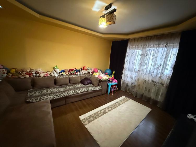 De vanzare Apartament 3 camere - 1