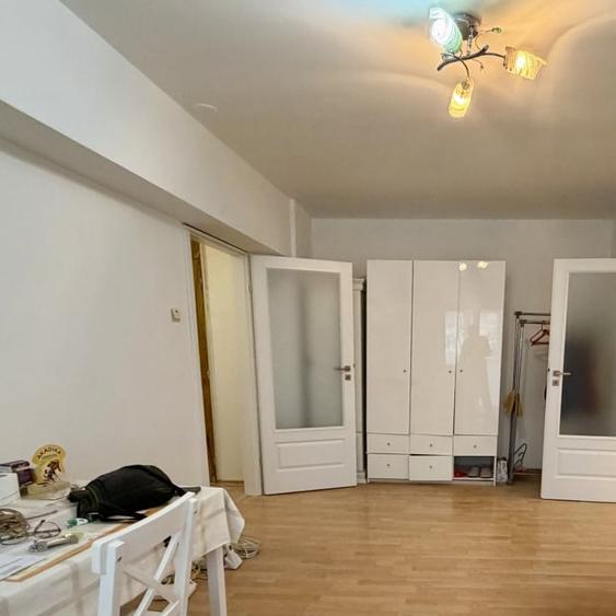 3 camere| Drumul taberei | Bloc 1983 | Metrou 1 Mai | 8 min - 3