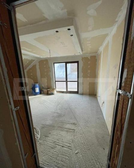 Apartament cu destinatii multiple, semifinisat, 227 mp, zona - 18