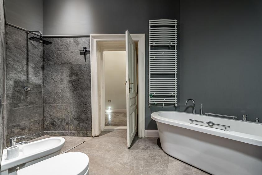 Apartament spatios cu 3 camere de LUX pe Metianu Comision 0 - 6