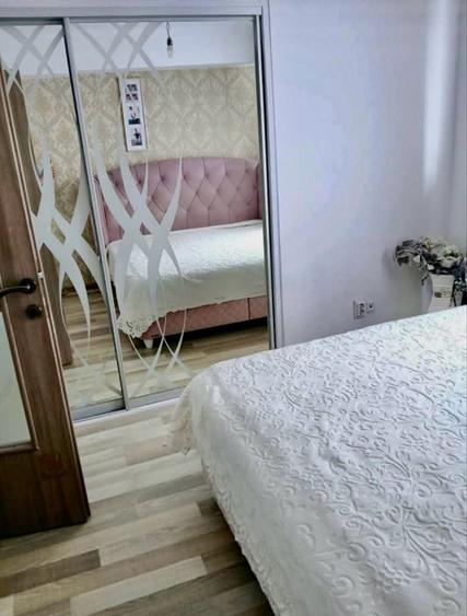 Vand apartament 3 camere in zona tractoru - 3