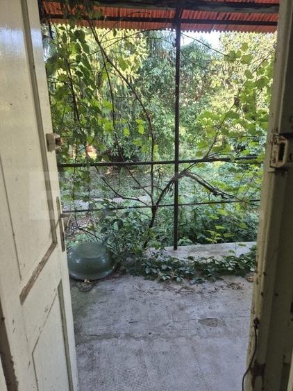 Casa, zona centrala, curte comuna - 4