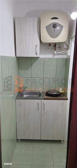 Garsonieră decomandată, mobilată în Broșteni