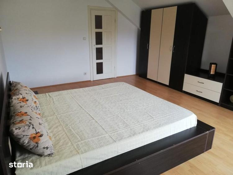 Casă cu 6 camere cu Canalizare în Central