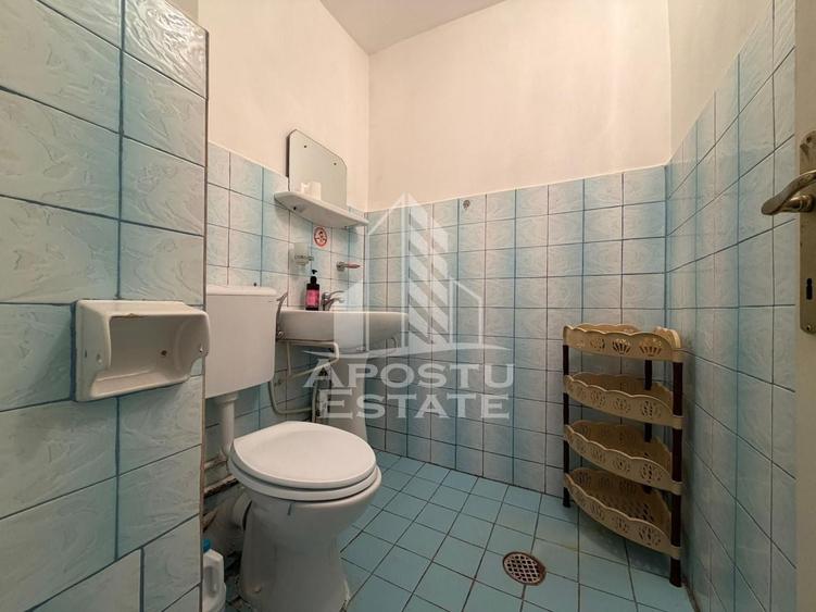 Apartament cu 3 camere, 2 bai, decomandat, centrala proprie, Girocului - 12