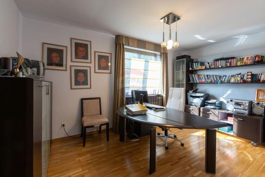 Vilă cu 7 camere de vânzare în zona Centrală Orașul  BUHUȘI - 5