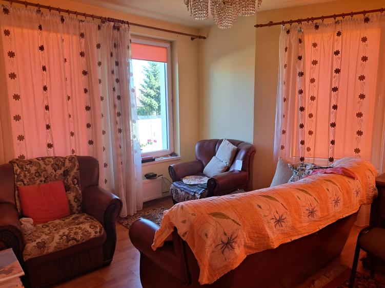 Casa-Vila ultrafinisata in regim D+P+E cu toate utilitatile cu 900 mp,teren - 10