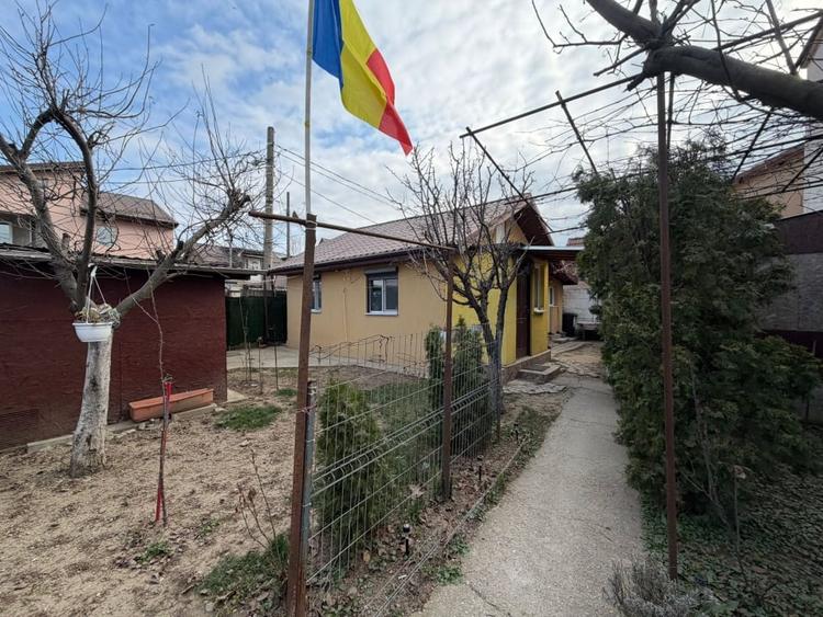 Casa si Teren/ Curte/ Metrou Republica 12' - 1