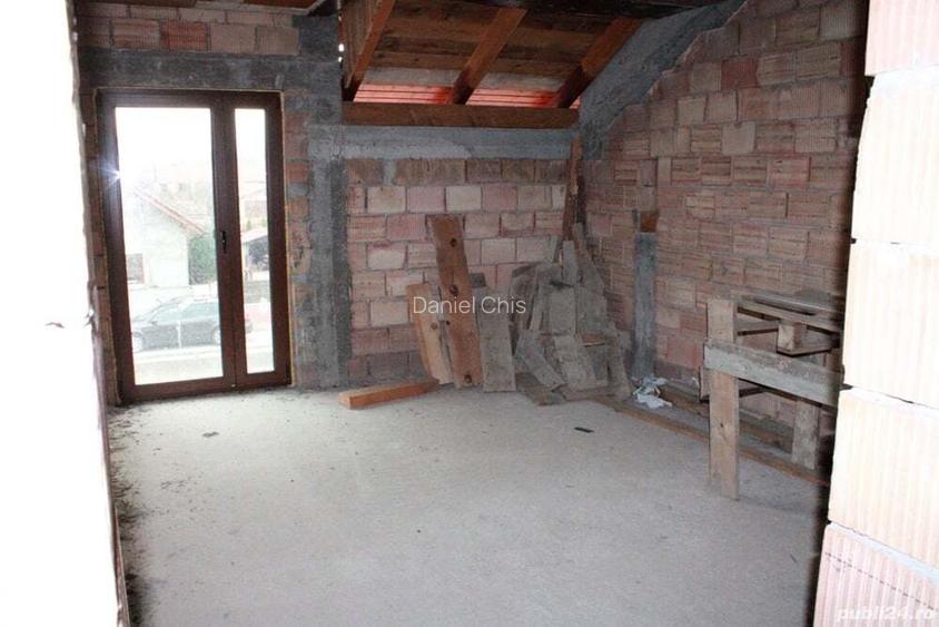 Vand casa noua pe doua nivele