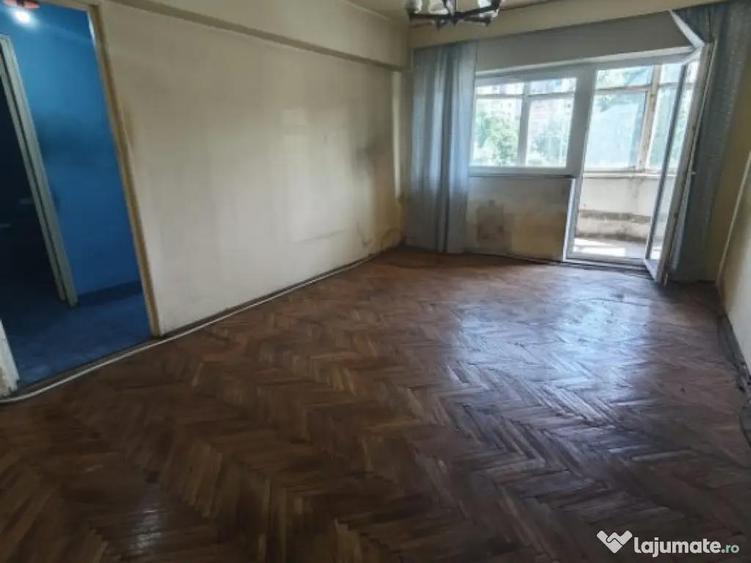 Apartament de vanzare, cu 3 camere spa?ios, etaj 1, zona P - 6