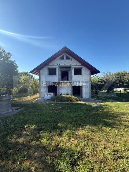 Casa Duplex la rosu, 222 mp utili, teren 423 mp, Burdujeni, Suceava