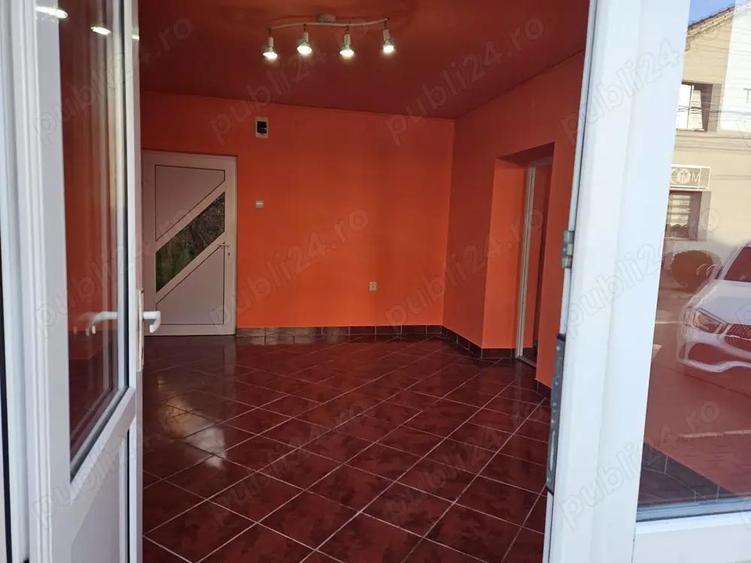 Dau in chirie Spatiu comercial central in Mun. Tarnaveni! - 5