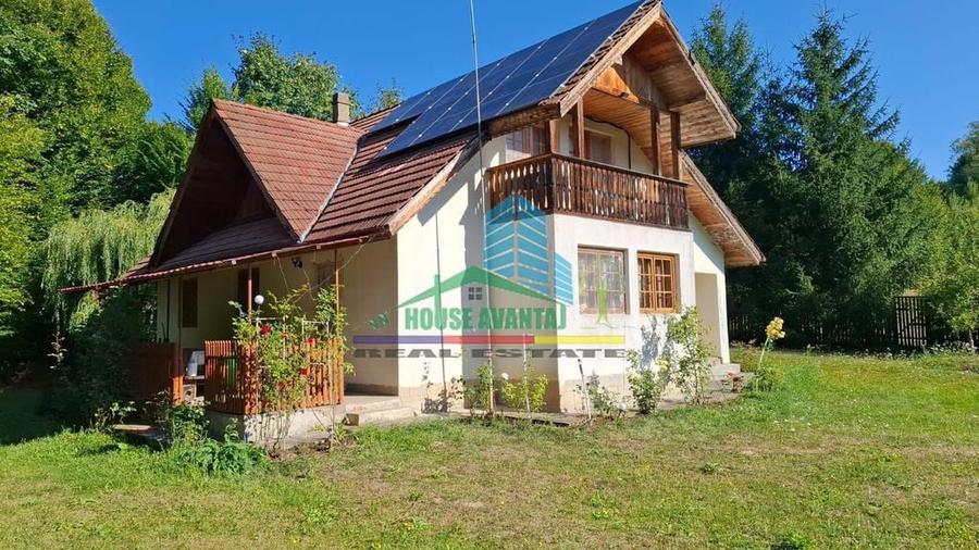 Casă cu 5 camere cu Teren 4070 Mp în Soveja