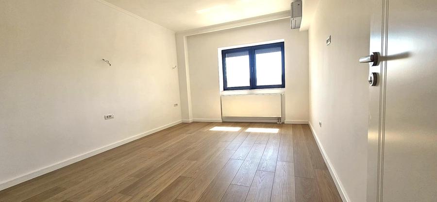 Apartament nemobilat su.83mp. pt.Birouri sau de locuit- zona Trocadero - 11
