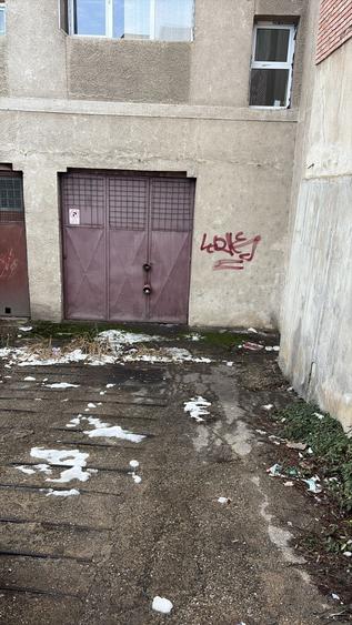 Vand garaj-depozit, in Pitesti, ultracentral in suprafata de 86 mp - 1