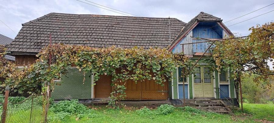 Vand teren + casa batraneasca + ?ura + anexe in Ocoli?, jud. Maramure? - 2