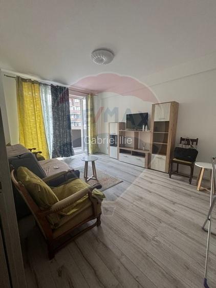 2 camere de inchiriat, bloc nou, zona centrala, etaj 1