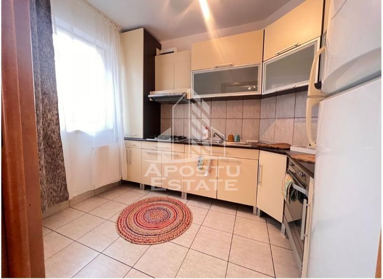 Apartament cu 3 camere decomandat, mobilat în Dumbrăvița