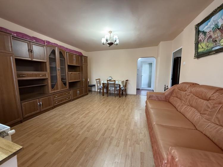 Apartament spatios, 2 camere, 58 mp utili + 2 balcoane si 2 debarale - Bucovina - 1