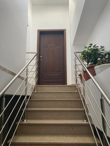 Particular inchiriez apartament lux zona centrala - 2