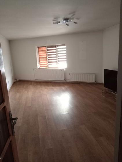 Vand spatiu comercial 350 mp in Ticleni - 3