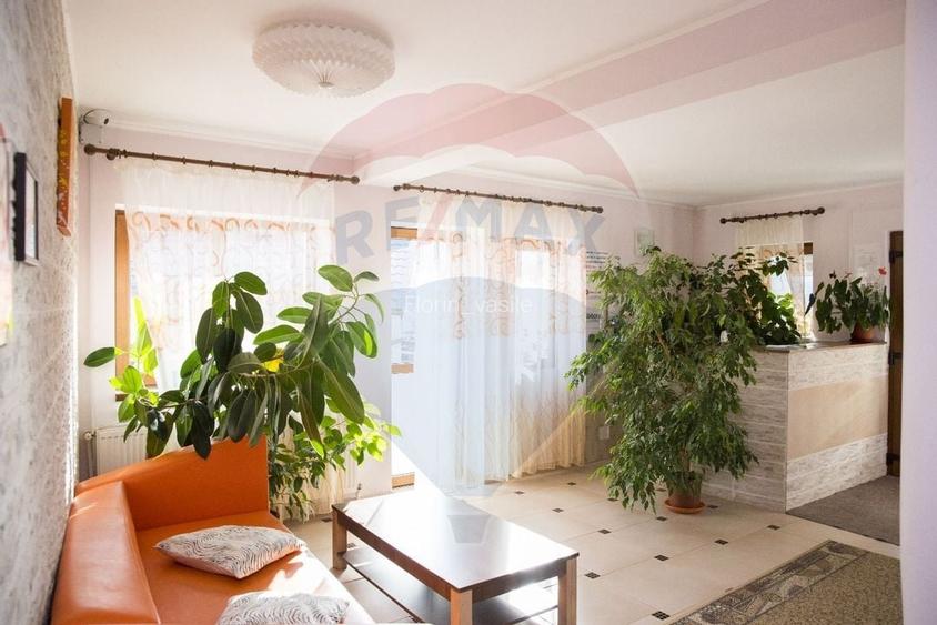Hotel / Pensiune 3 stele cu 18 camere de vanzare -Busteni
