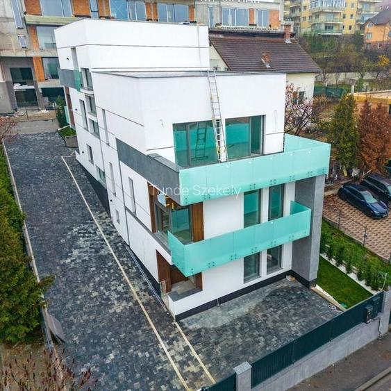 Duplex cu 5 camere în Andrei Mureșanu Duplex cu 5 camere în Andrei Mureșanu