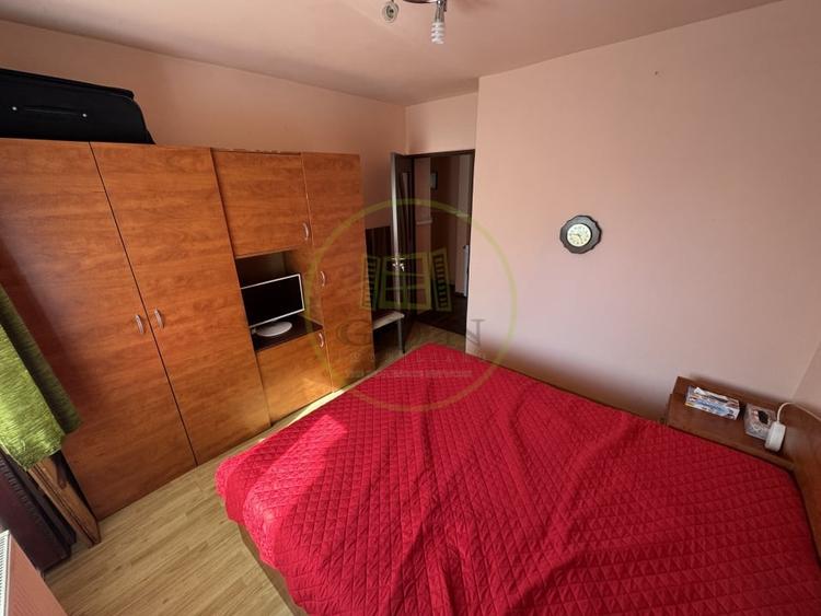 Apartament cu 4 camere semidecomandat, mobilat în Tractorul