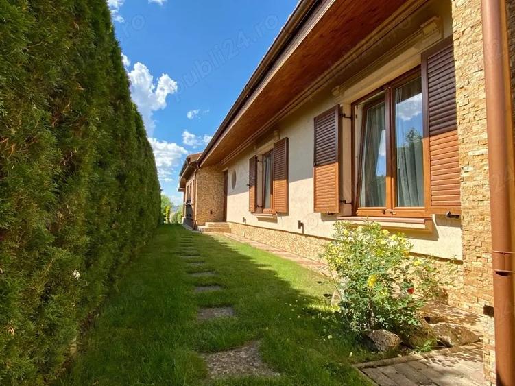 Casă cu 6 camere cu Teren 1750 Mp în Central