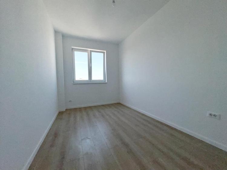 Penthouse cu 3 camere semidecomandat în Aradului